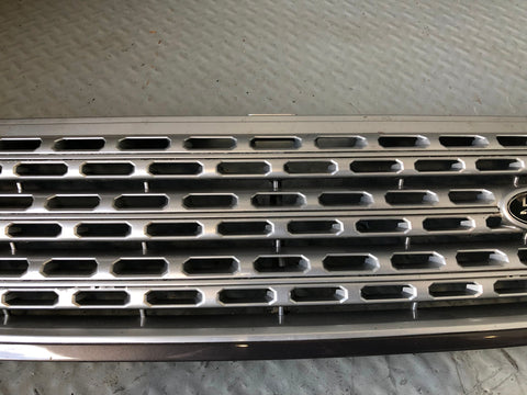 Range Rover L405 Grille Front in Silver Pre-Facelift 2013 to 2015 L18085