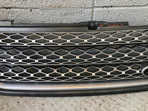 Range Rover L322 Grille Front Facelift Grey and Silver 2010 to 2013 L24026