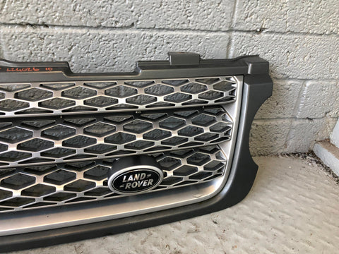 Range Rover L322 Grille Front Facelift Grey and Silver 2010 to 2013 L24026