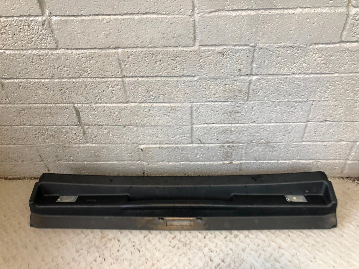 Range Rover L322 Upper Tailgate Trim Black with Lights 8 264 016 2006 to 2009
