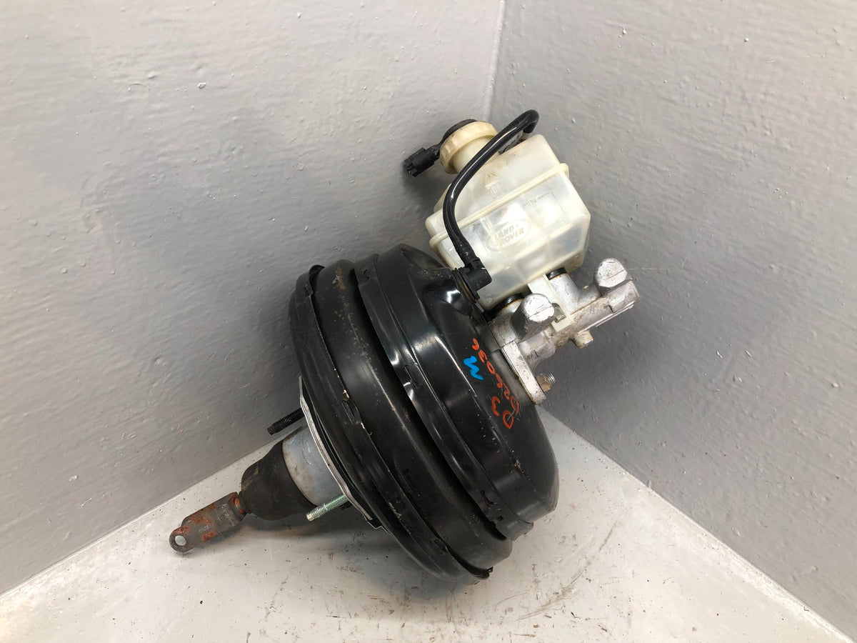Discovery 3 Brake Servo and Master Cylinder Manual Land Rover D26036