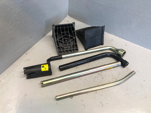 Discovery 2 Tool Kit Bag with Wheel Brace Chocks Land Rover 1998 to 2004 R18125