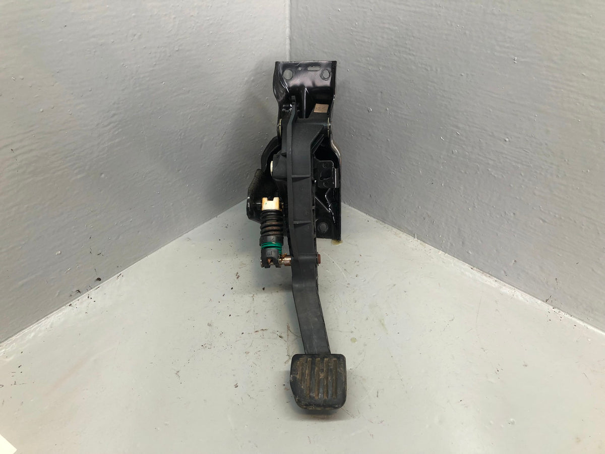 Discovery Sport Clutch Pedal GJ32-7B633-BB Manual L550 Land Rover 2014 to 2019
