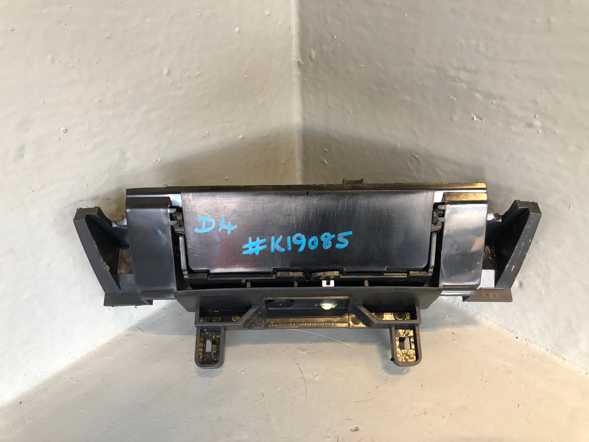 Discovery 4 Ashtray Front Land Rover AH22-048A02-AB 2009 to 2016 K19085