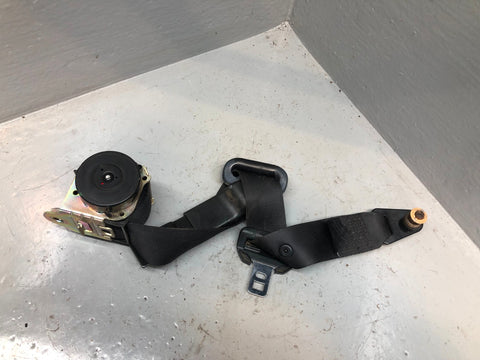 Discovery 2 Seat Belt Near Side Rear Middle Row Black Land Rover 1998 to 2004