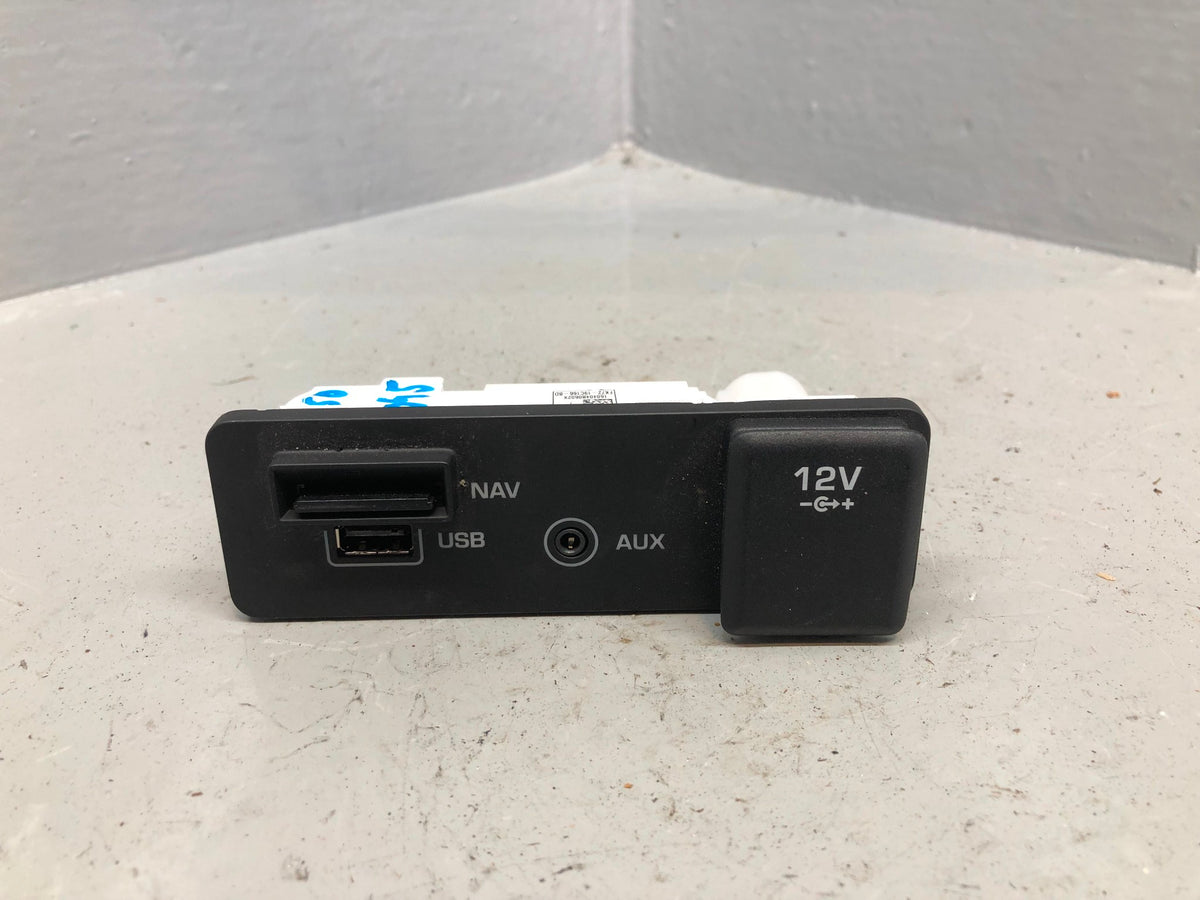Discovery Sport USB AUX Port 12V FK72 19C166 BD 2014 to 2019 L550 Land Rover