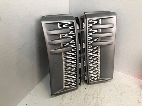 Range Rover L322 Wing Side Grilles Vents Late Facelift 2010 to 2013 L24026