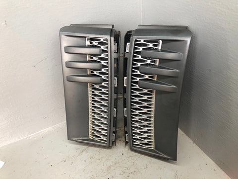 Range Rover L322 Wing Side Grilles Vents Late Facelift 2010 to 2013 L24026