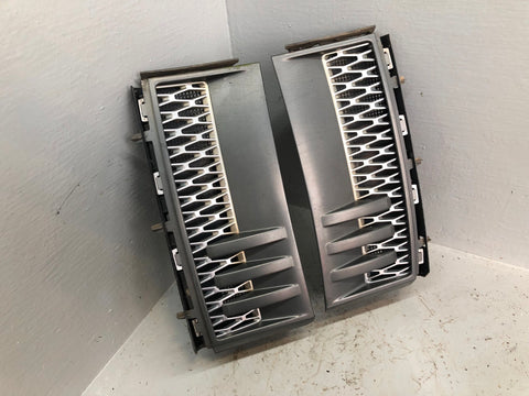 Range Rover L322 Wing Side Grilles Vents Late Facelift 2010 to 2013 L24026