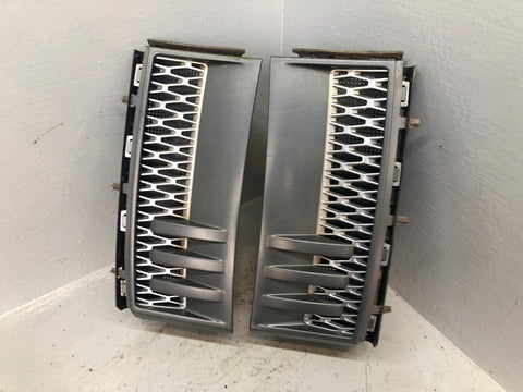 Range Rover L322 Wing Side Grilles Vents Late Facelift 2010 to 2013 L24026