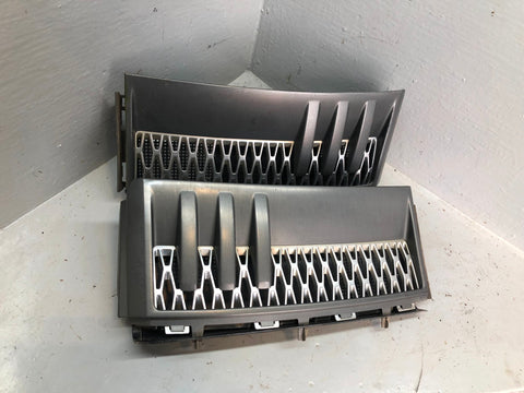 Range Rover L322 Wing Side Grilles Vents Late Facelift 2010 to 2013 L24026