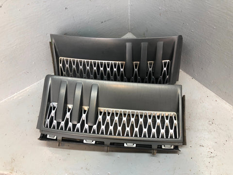 Range Rover L322 Wing Side Grilles Vents Late Facelift 2010 to 2013 L24026