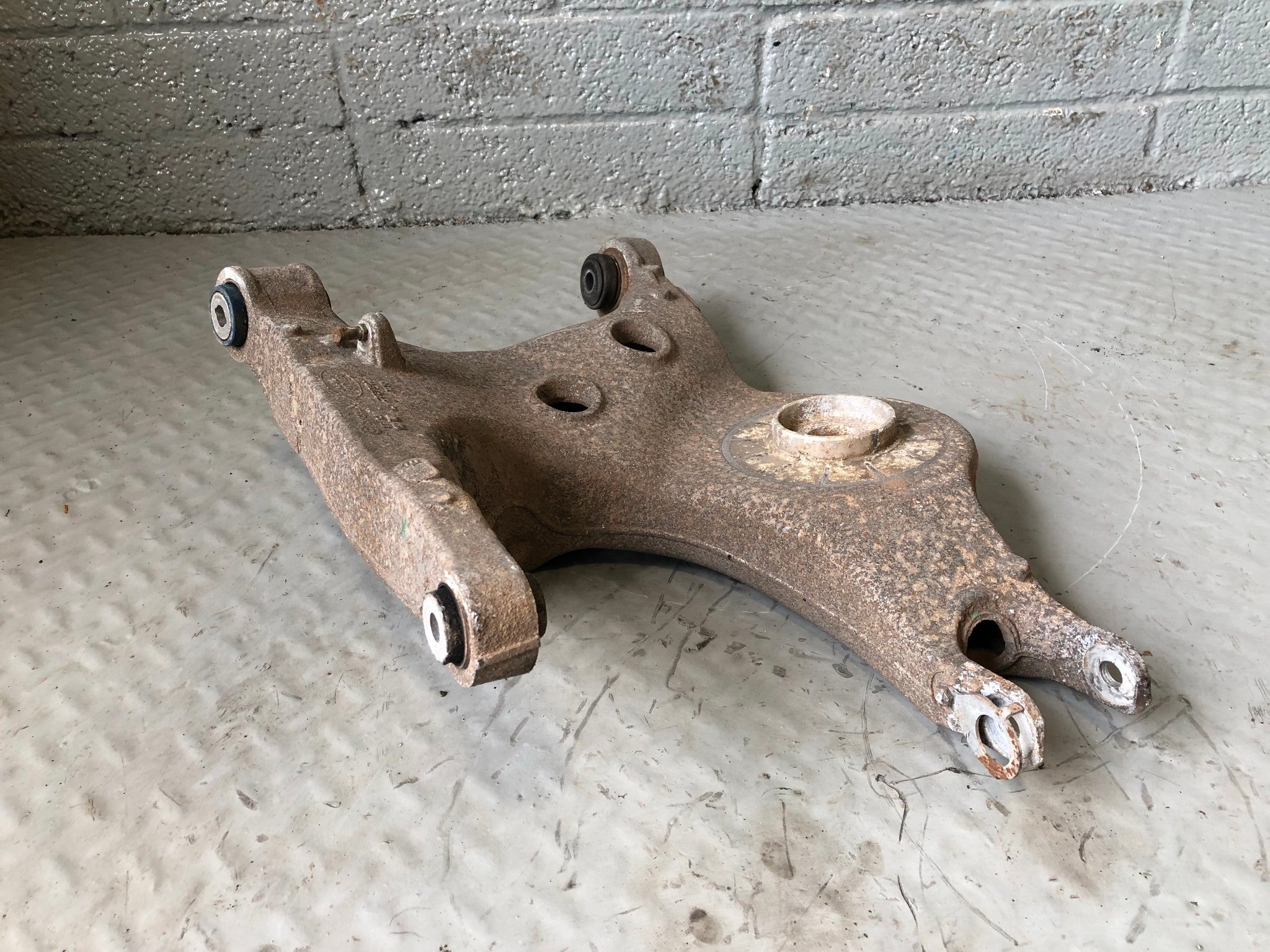 L405 Range Rover Rear Range Rover L405 Control Arm Near Side Rear Left Suspension 2013 to 20 ...