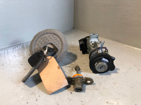 Freelander 1 Ignition Barrel and 1 x Keys Fuel Cap Door Lock Land Rover L01085
