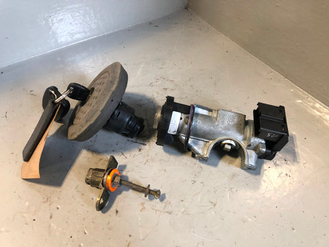 Freelander 1 Ignition Barrel and 1 x Keys Fuel Cap Door Lock Land Rover L01085