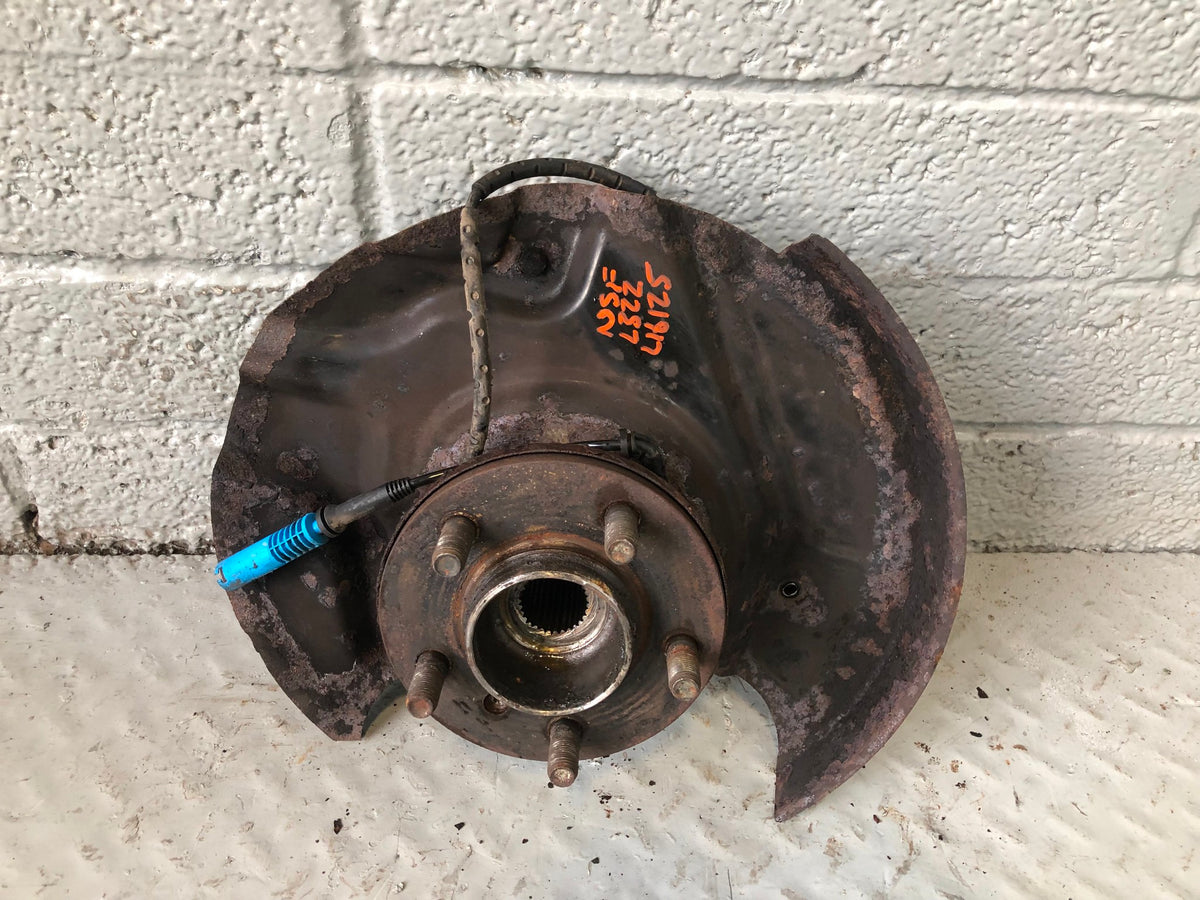 Range Rover L322 Hub Assembly Near Side Front 2002 to 2006 All Models L16125