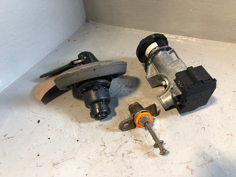 Freelander 1 Ignition Barrel and 1 x Keys Fuel Cap Door Lock Land Rover L01085