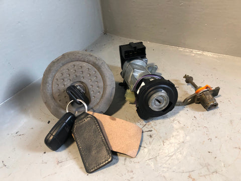 Freelander 1 Ignition Barrel and 1 x Keys Fuel Cap Door Lock Land Rover L01085