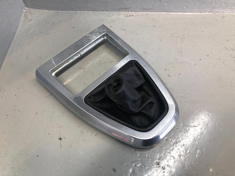 Freelander 2  Gearstick Surround trim with Gear Gaiter Manual Land Rover L11056