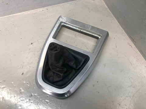 Freelander 2  Gearstick Surround trim with Gear Gaiter Manual Land Rover L11056