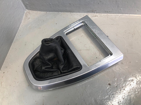 Freelander 2  Gearstick Surround trim with Gear Gaiter Manual Land Rover L11056