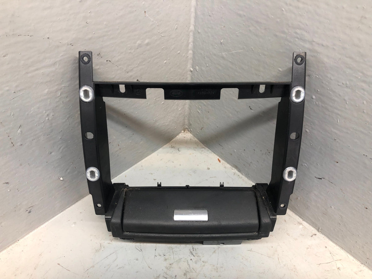 Range Rover L322 Centre Console Aux Out 12v Sockets XVN500090 with Surround