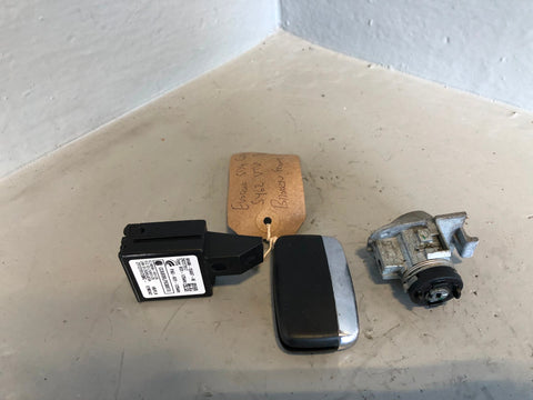 Range Rover Evoque Key Remote and Blade with Door Lock 2011 to 2015 L02095
