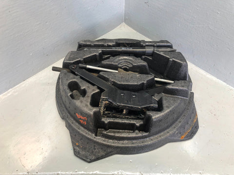 Freelander 2 Scissor Jack with Handle in Housing Brace Land Rover L11056