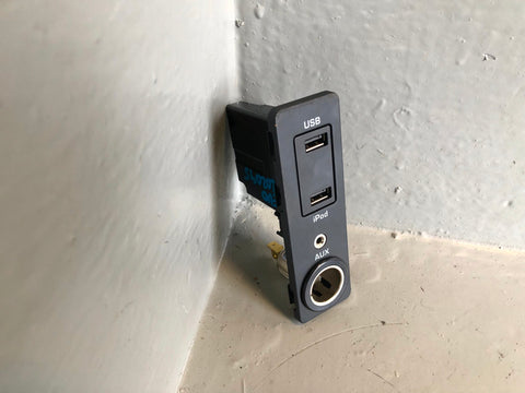 Range Rover Evoque Audio USB iPod Port AW9319C166AA L538 2011 to 2018