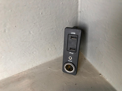 Range Rover Evoque Audio USB iPod Port AW9319C166AA L538 2011 to 2018