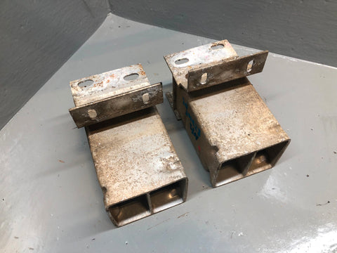 Discovery 2 Bumper Brackets Front Pair DXE000050 Land Rover 1998 to 2004