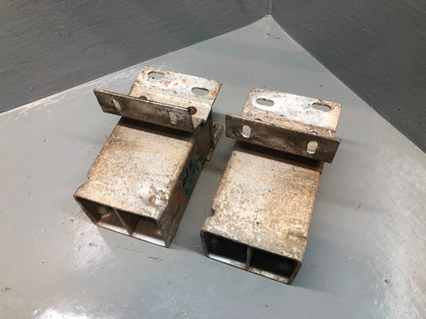 Discovery 2 Bumper Brackets Front Pair DXE000050 Land Rover 1998 to 2004