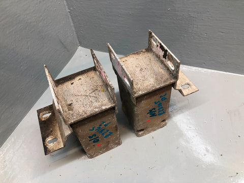 Discovery 2 Bumper Brackets Front Pair DXE000050 Land Rover 1998 to 2004