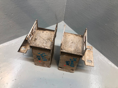 Discovery 2 Bumper Brackets Front Pair DXE000050 Land Rover 1998 to 2004