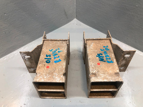 Discovery 2 Bumper Brackets Front Pair DXE000050 Land Rover 1998 to 2004