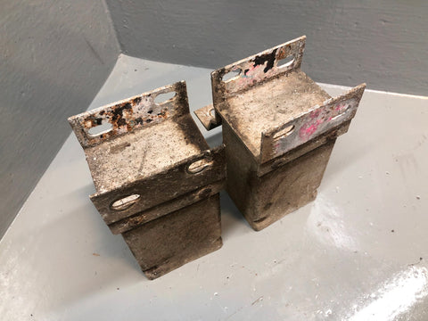 Discovery 2 Bumper Brackets Front Pair DXE000050 Land Rover 1998 to 2004