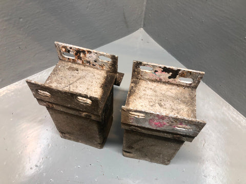 Discovery 2 Bumper Brackets Front Pair DXE000050 Land Rover 1998 to 2004