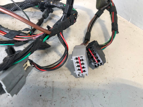 Discovery 3 Tailgate Wiring Loom Upper YMN500310 Land Rover 2004 to 2009
