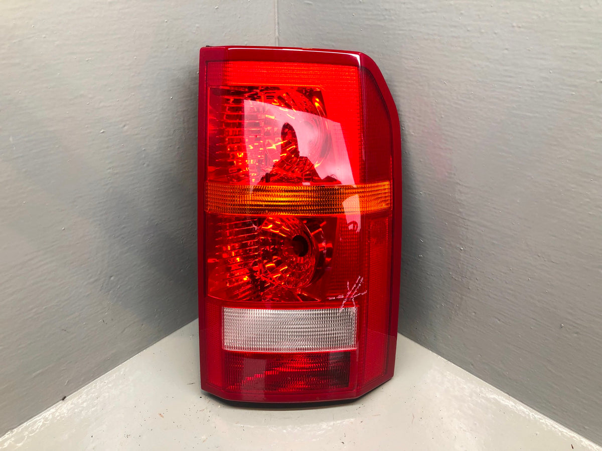 Discovery 3 Tail Light Cluster Off Side Rear XFB000563 2004 to 2009 K05115