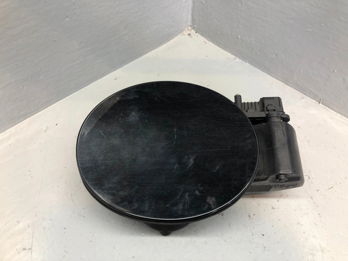 Discovery Sport Fuel Flap with Mechanism Santorini Black L550 Land Rover