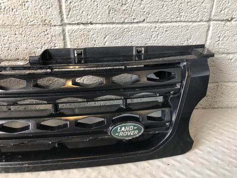 Discovery 4 Grille Front in Black Land Rover Facelift 2014 to 2016 K19085
