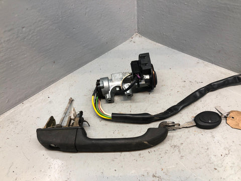 Discovery 2 Ignition Barrel Key and Door Handle Land Rover 1998 to 2004 R18125