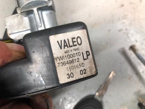 Discovery 2 Ignition Barrel Key and Door Handle Land Rover 1998 to 2004 R18125