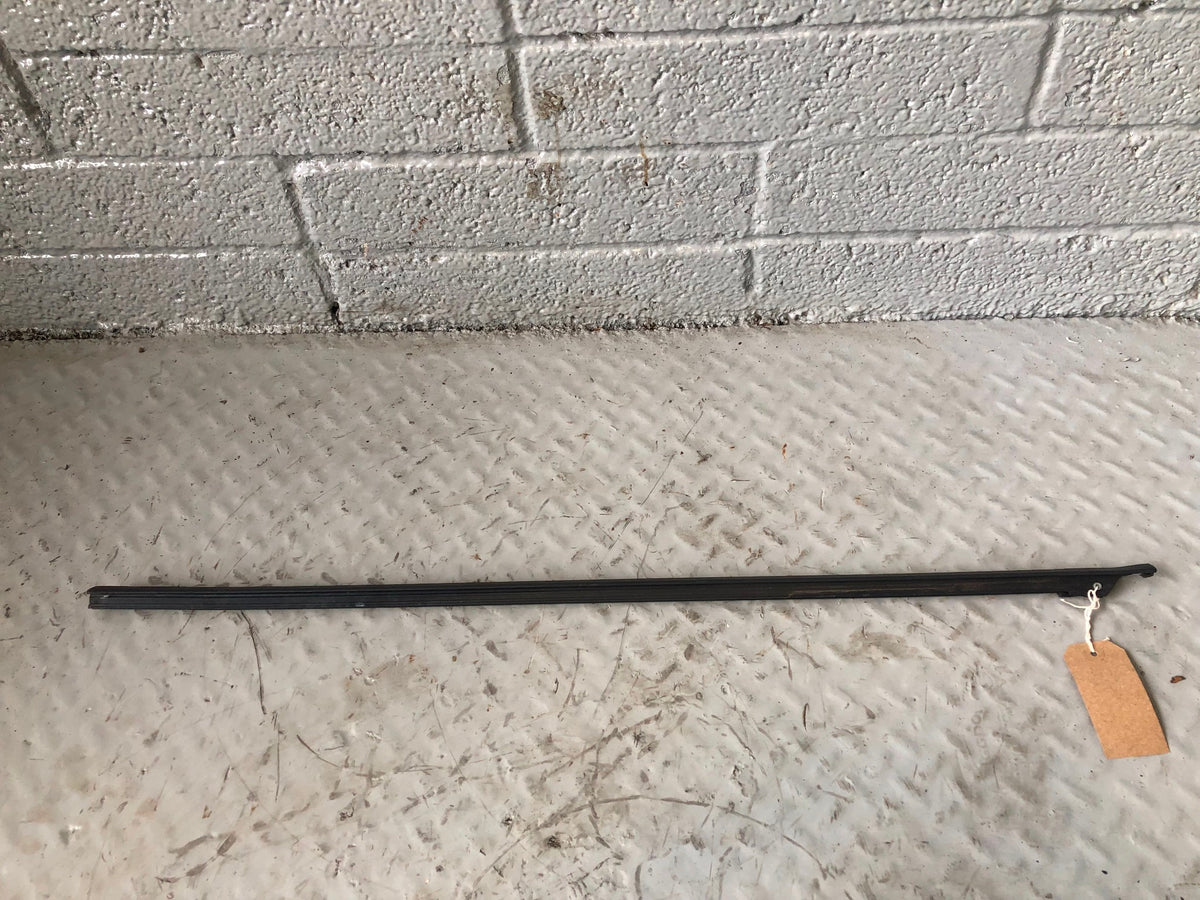 Discovery Sport Weather Strip Seal Near Side Front Window L550 Land Rover
