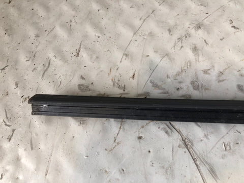 Discovery Sport Weather Strip Seal Near Side Front Window L550 Land Rover