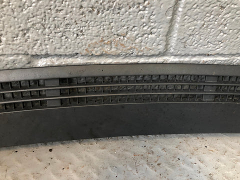Range Rover L322 Bonnet Grill Under Windscreen 2002 to 2013 L24026