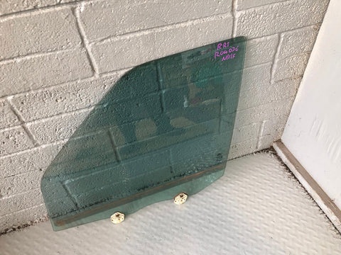 Range Rover Sport Glass Front Door Window Near Side Tinted 2005 to 2009 R04036