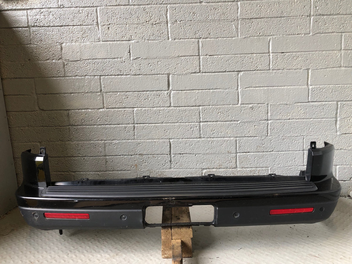 Discovery 4 Rear Bumper with Reflectors Santorini Black Land Rover K19085