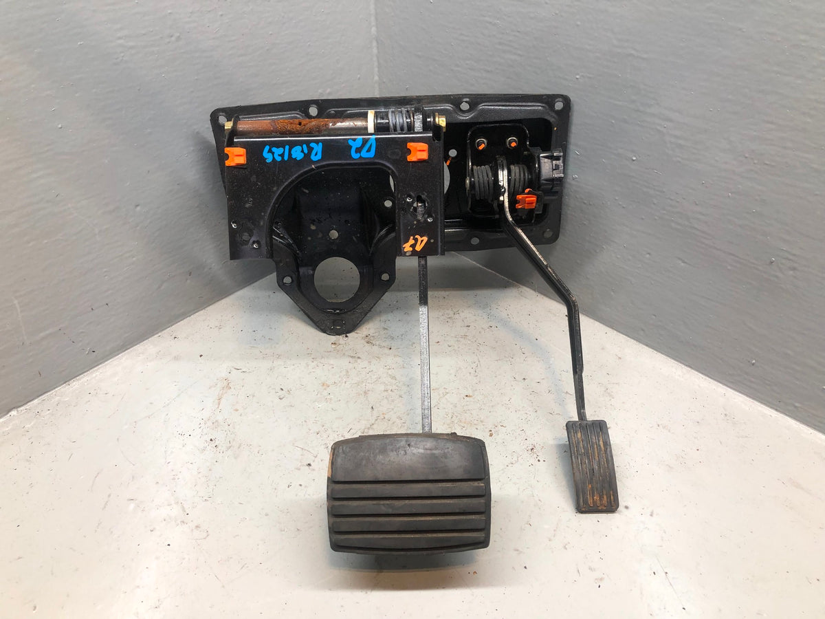 Discovery 2 Pedal Set Auto Accelerator Brake 2.5 TD5 Land Rover R18125