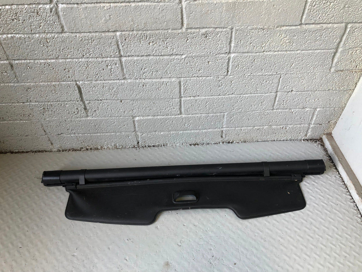 Range Rover Sport Retractable Load Cover in Black L320 2005 to 2013 R04036